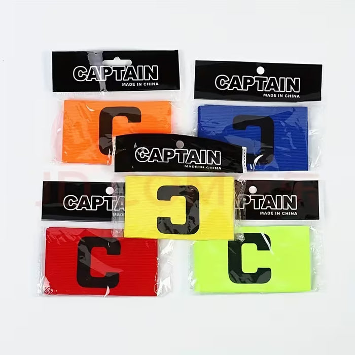 Un brazalete de capitán para partidos de fútbol, con diseño y fijación elástica