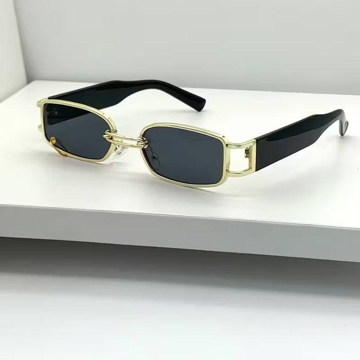 Un par de gafas de moda cuadradas en estilo Y2K, adecuadas para mujeres