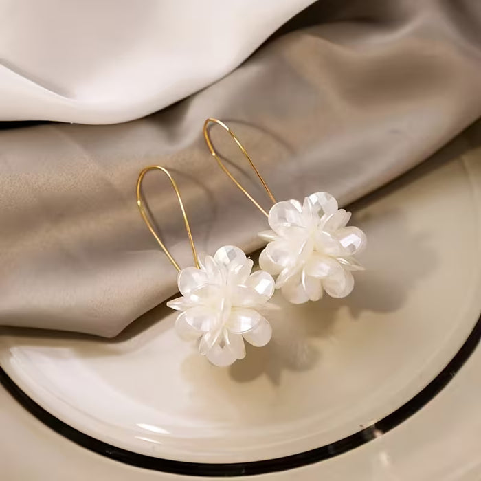 Pendientes largos de bola floral con diseño exagerado para mujer