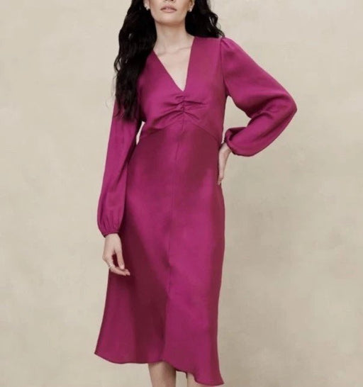 Banana Republic Vestido midi de corte recto y sedoso - Quierox - Tienda Online