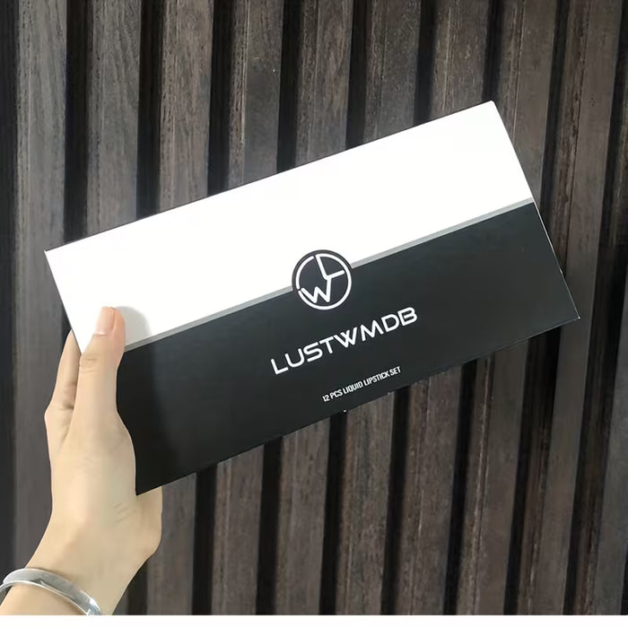 Set de 12 Brillos Labiales Brillantes en Caja Dorada con Fórmula Impermeable y de Larga Duración