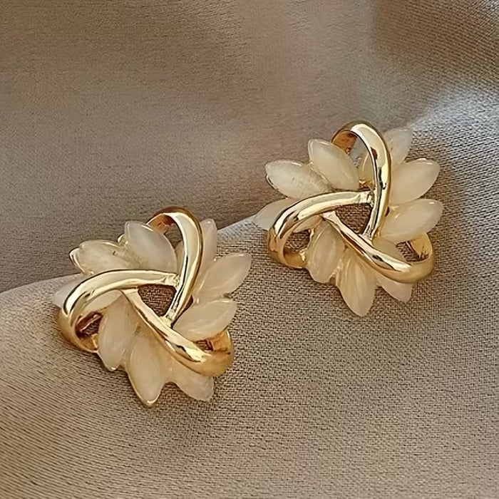 Elegantes aretes de jade con pétalos franceses, hechos con aleación y con gemas sintéticas