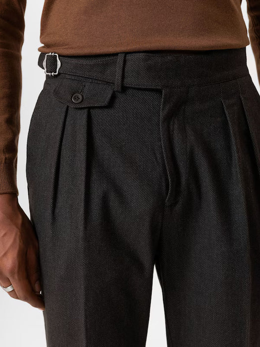 Pantalón plisado Antioch en Marrón