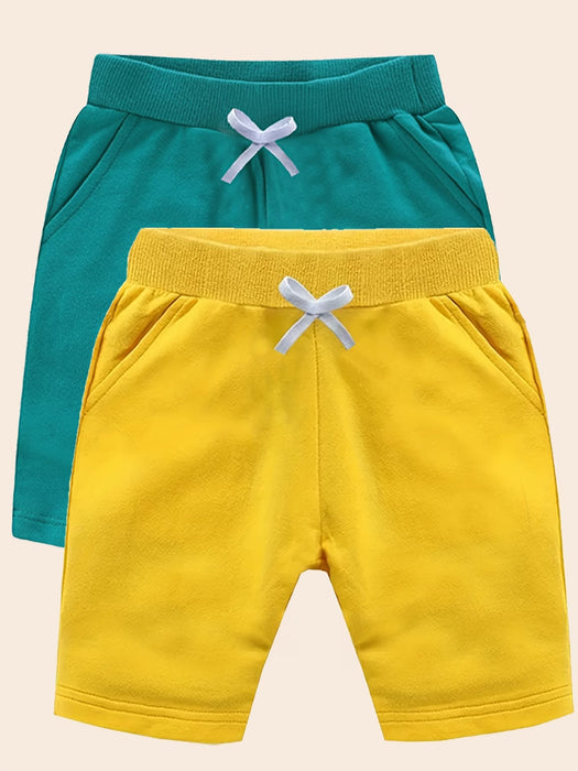 Un conjunto de dos shorts de verano para adolescentes, shorts unisex casuales de color solido