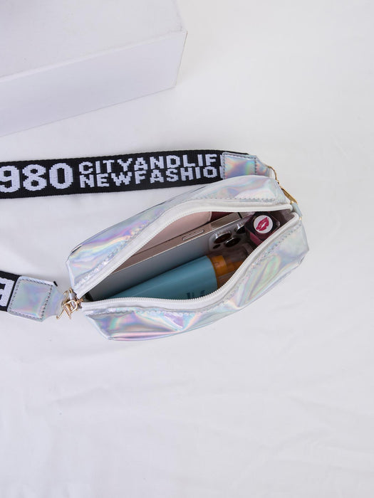 Bolso Cuadrado Con Patrón Láser Y Diseño De Letra, Con Solapa Y Cadena Para Colgar Al Hombro - Quierox - Tienda Online