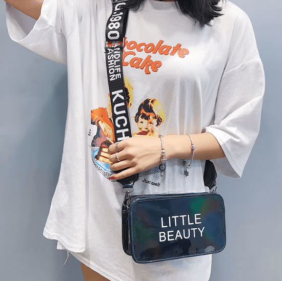 Bolso Cuadrado Con Patrón Láser Y Diseño De Letra, Con Solapa Y Cadena Para Colgar Al Hombro - Quierox - Tienda Online