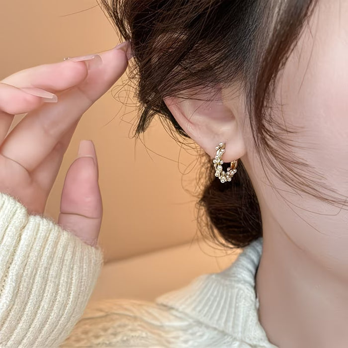 1 par de aretes bonitos, delicados y pequeños, adecuados para mujeres