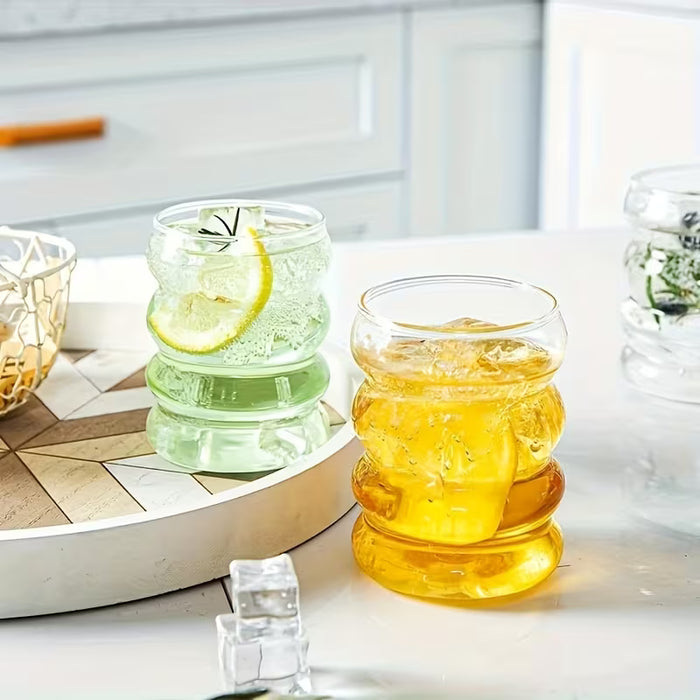 2 vasos de batidos con pajitas ondulados diseño espiral
