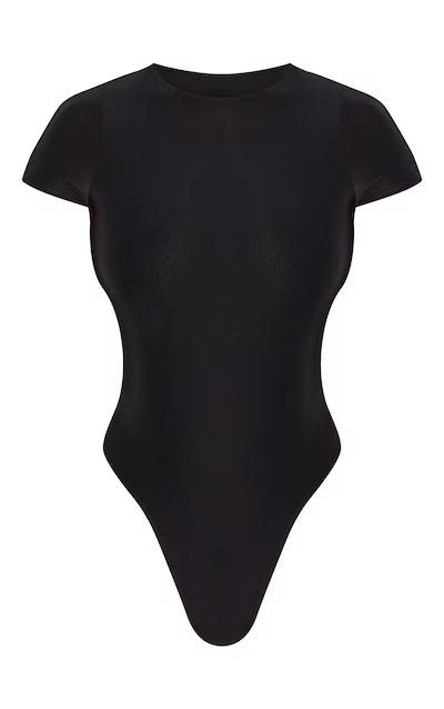 PRETTY LITTLE THING Body básico negro de manga corta