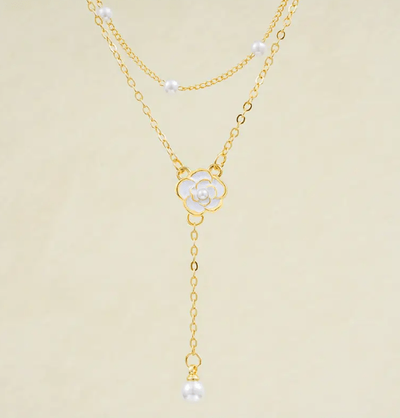 Cadena Dorada para el Cuello con Detalles Blancos - Quierox - Tienda Online