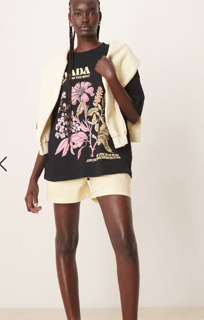 Camiseta extragrande de ASOS DESIGN con estampado floral de Nevada en color negro - Quierox - Tienda Online