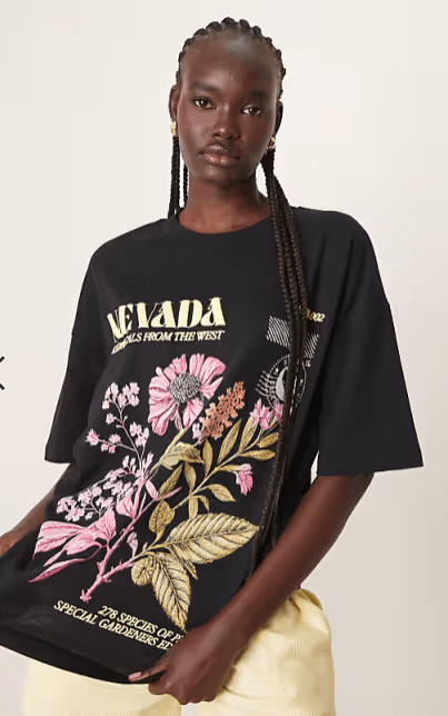 Camiseta extragrande de ASOS DESIGN con estampado floral de Nevada en color negro - Quierox - Tienda Online