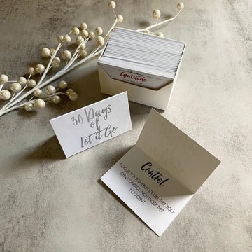 Card Deck - 30 días de dejarlo ir (en ingles) - Quierox - Tienda Online