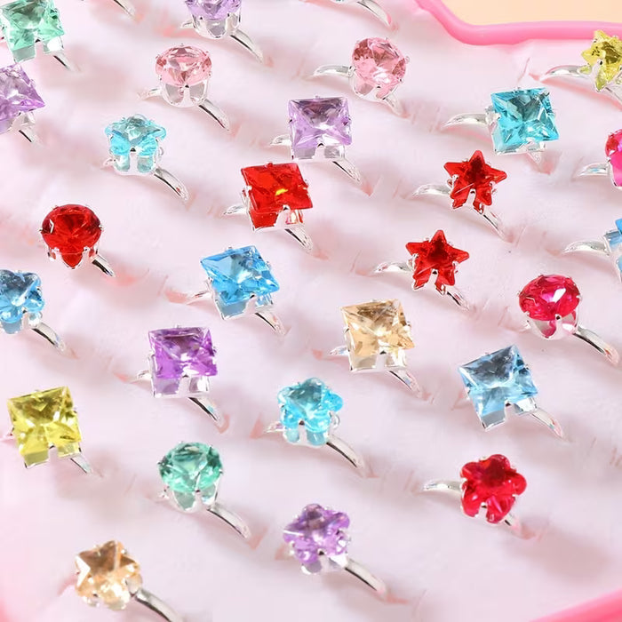 Set de joyería de 5 anillos plateados de imitación con diseños aleatorios