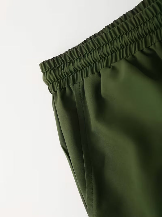 Conjunto de camiseta de manga corta estampada y shorts con bolsillo de hombre