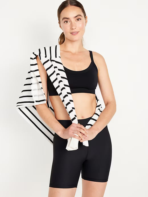 Old Navy Sujetador deportivo fluido de canalé sin costuras y con soporte ligero