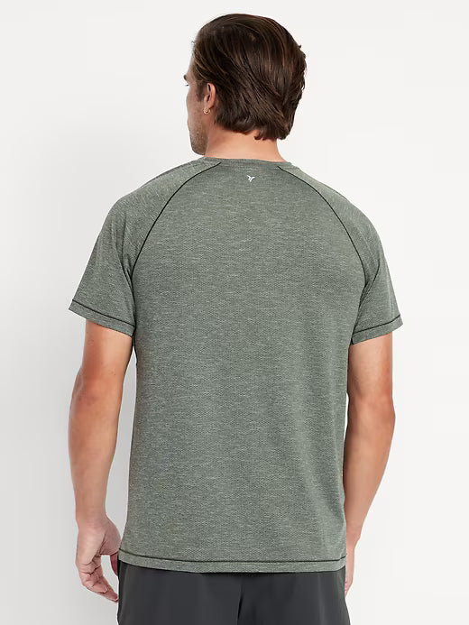 Old Navy Camiseta ajustada de alto rendimiento con ventilación