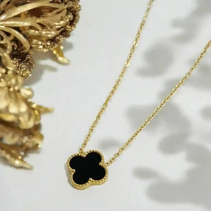 Collar con colgante de trébol negro - Quierox - Tienda Online