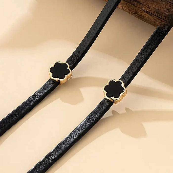 Conjunto de dos piezas: un elegante collar de trébol de cuerda de cuero sintético y una pulsera - Quierox - Tienda Online