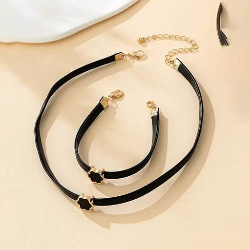 Conjunto de dos piezas: un elegante collar de trébol de cuerda de cuero sintético y una pulsera - Quierox - Tienda Online