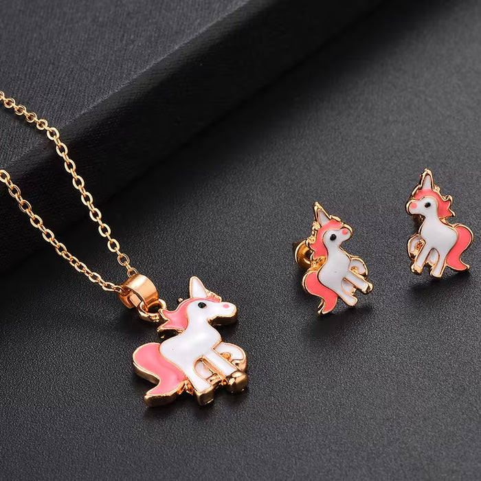 Juego de 2 piezas: Pendientes colgantes y collar de esmalte de lindo potro de unicornio rosa y blanco.