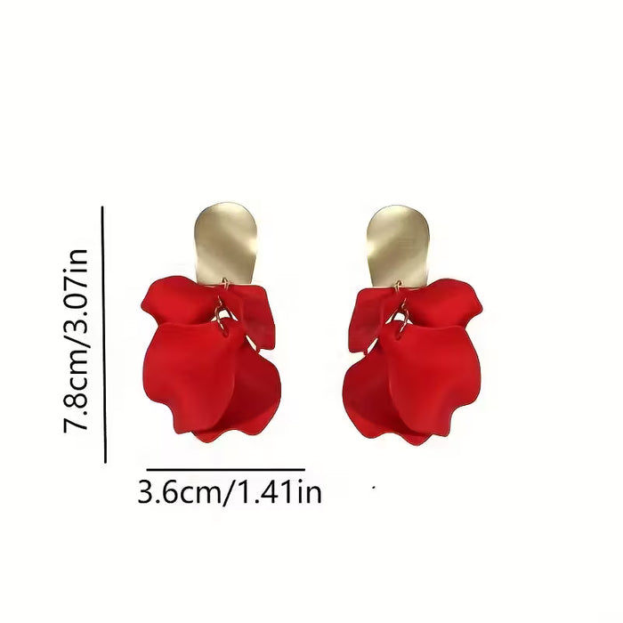 Un par de aretes sexys de estilo japonés y coreano con pétalos de rosas