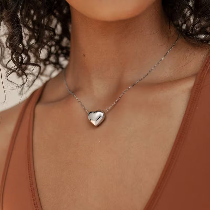 1 Collar con colgante de corazón de acero inoxidable para mujeres
