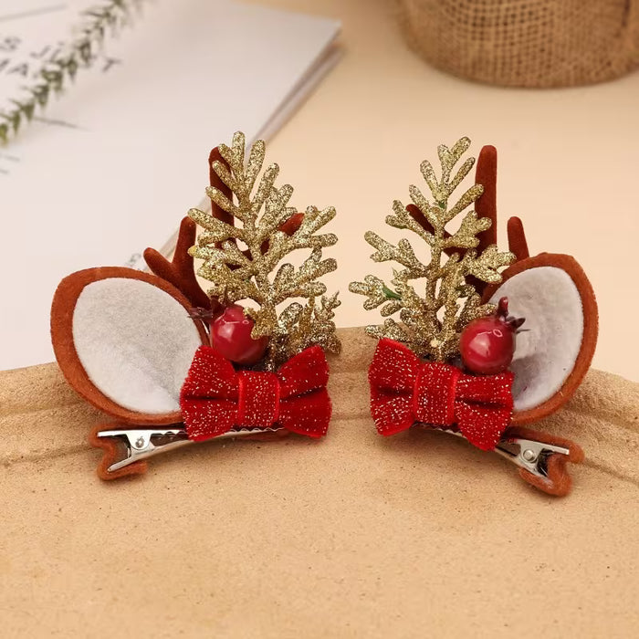 Un par de pinzas para el pelo de Navidad con forma de astas y lazos bonitos