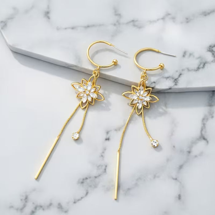Un par de elegantes pendientes largos colgantes de flores
