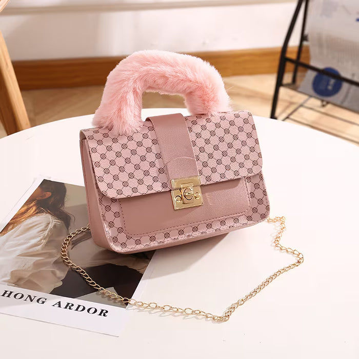 Bolso bandolera sofisticado con estampado y correa de cadena