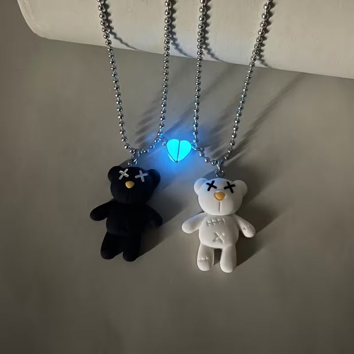 Set de 2 Collares para Pareja de Ositos con Forma de Corazón que Brillan en la Oscuridad