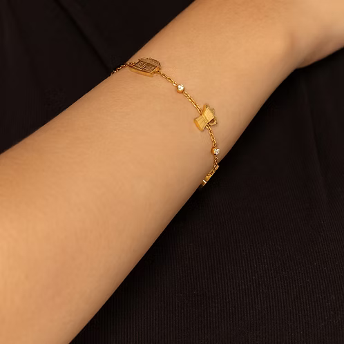 Pulsera con dije de recuerdo