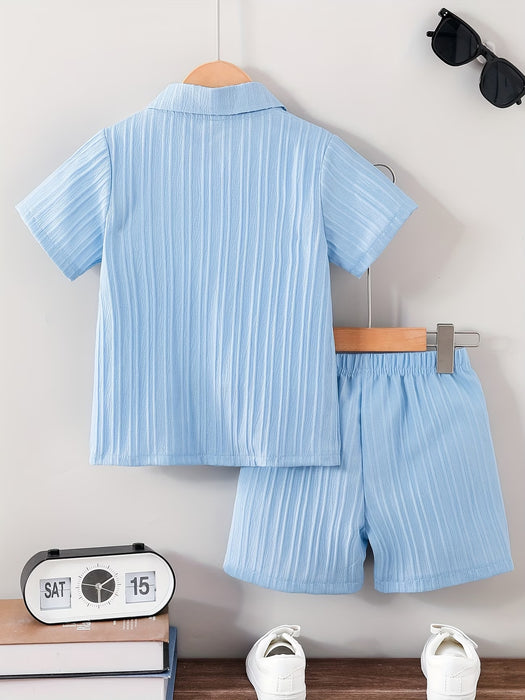 Conjunto de camisa de manga corta con cuello y estampado de olas y pantalón corto casual