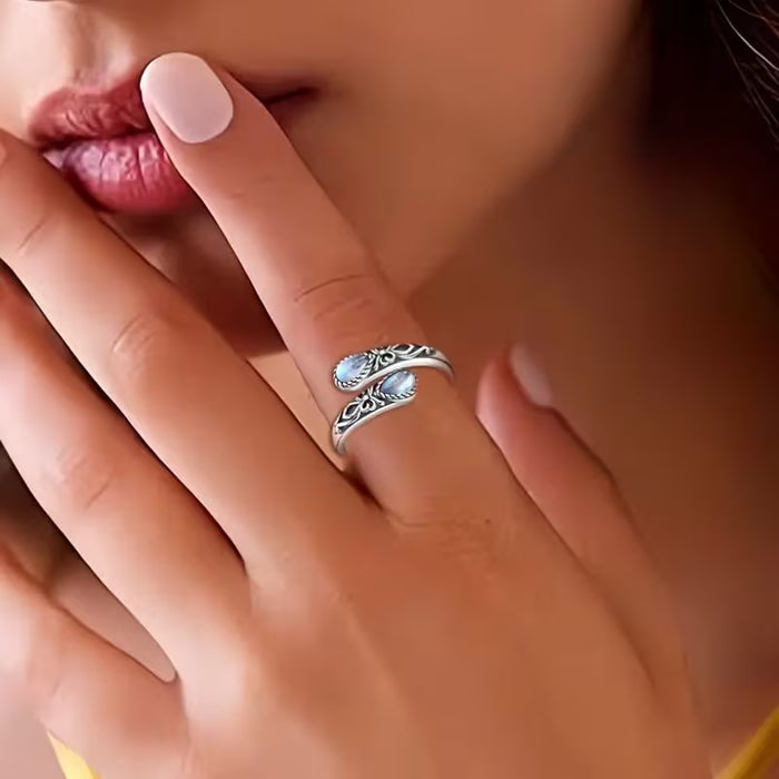 Anillo de Cuchara Ajustable Abierto con Incrustaciones de Piedra Lunar Sintética al Estilo Bohemio