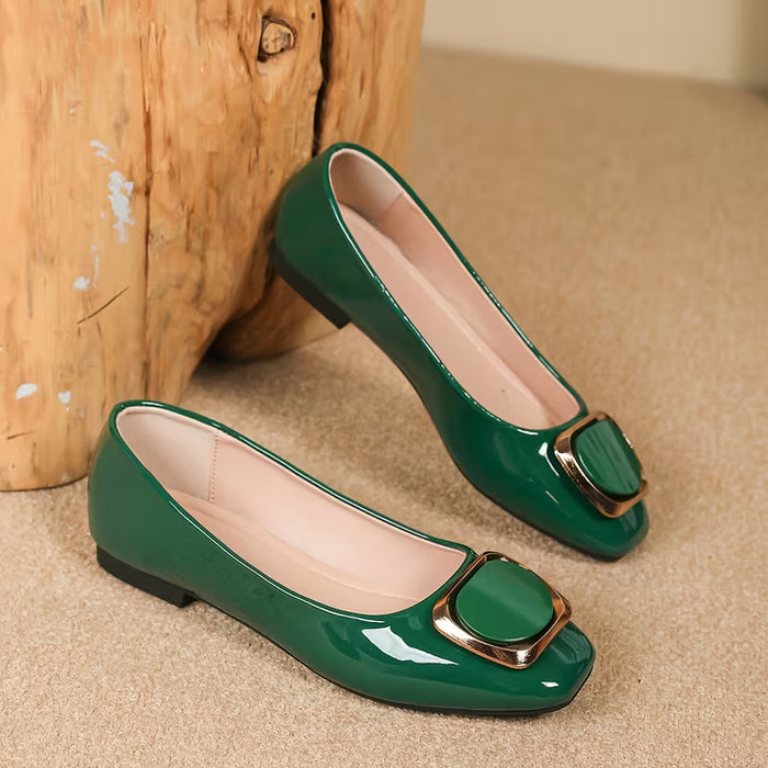 Zapatos planos elegantes y ligeros con punta nacarada y hebilla en forma de manzana