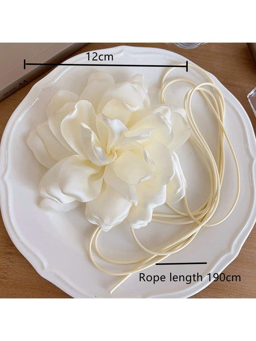 Elegante collar gargantilla de cuerda larga de color beige con flores grandes para mujer - Quierox - Tienda Online