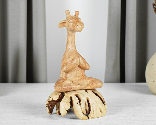 Escultura de jirafa meditando en madera, postura de yoga - Quierox - Tienda Online