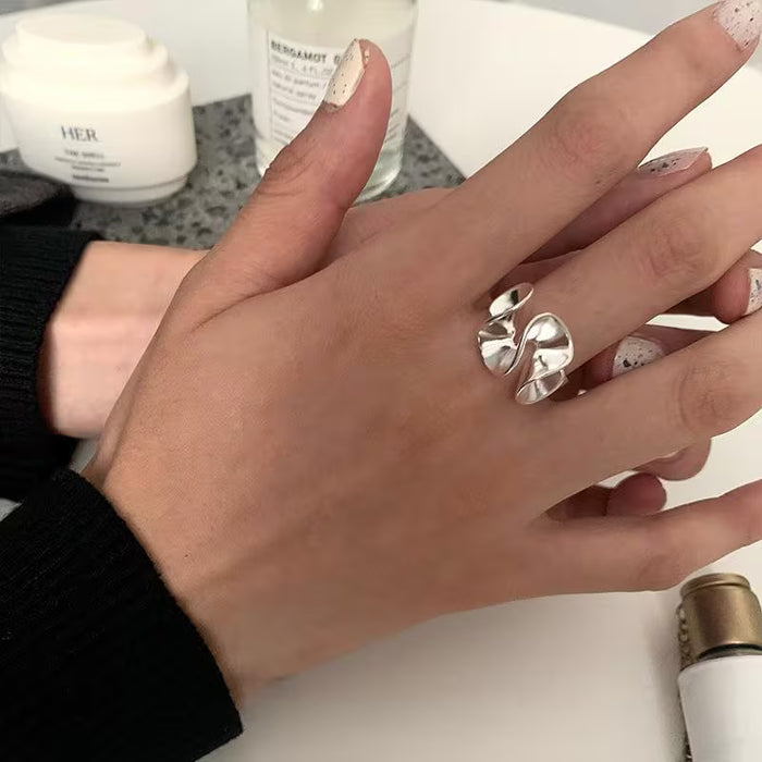 1 anillo minimalista de cobre con diseño geométrico retorcido para mujer