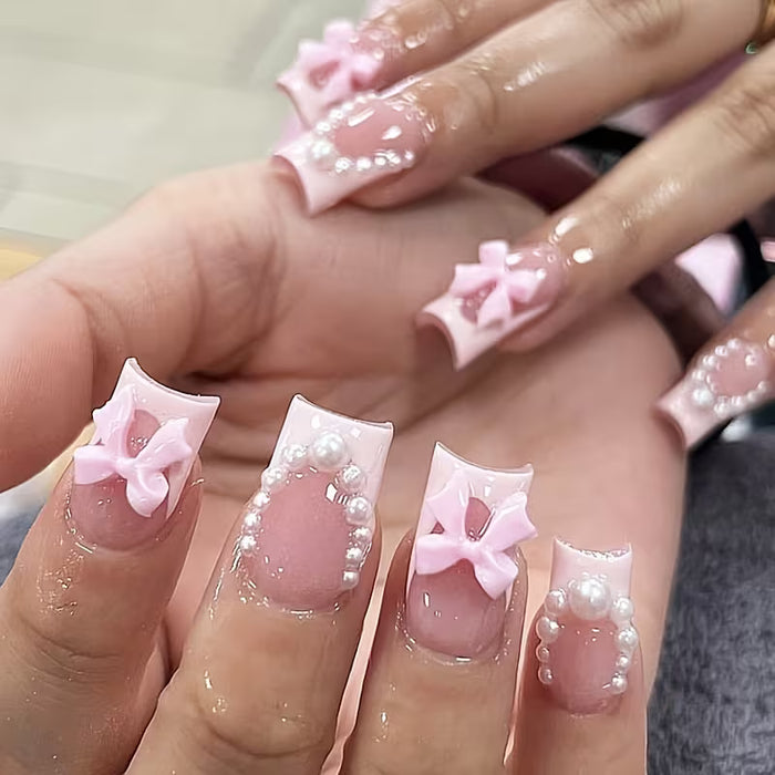 Juego de 24 Uñas Postizas Cortas con Lazo Europeo y Pedrería para Mujeres