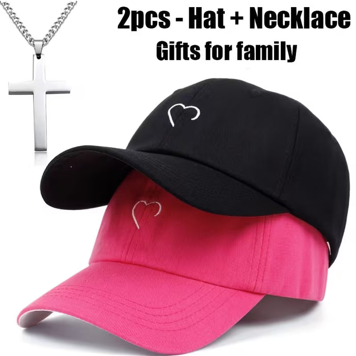 Juego de 2 gorras de béisbol (Adiciones + Sombrero) con corazón bordado
