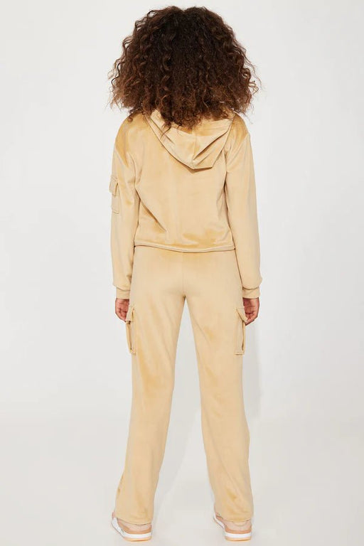 Fashion Nova Conjunto de pantalón de terciopelo Mini Gods Favorite - Caqui - Quierox - Tienda Online