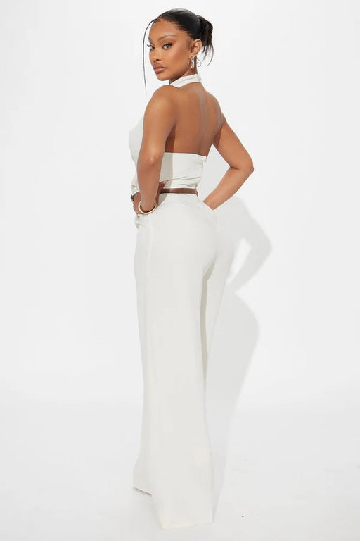 Fashion Nova Mono con cuello halter y cinturón Amelia - Color crema - Quierox - Tienda Online
