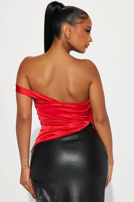 FASHIONNOVA Blusa de satén Belle - Roja - Quierox - Tienda Online