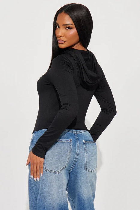 FASHIONNOVA Camiseta con capucha para bebé "Vive Rápido" con alas de ángel - Negra - Quierox - Tienda Online