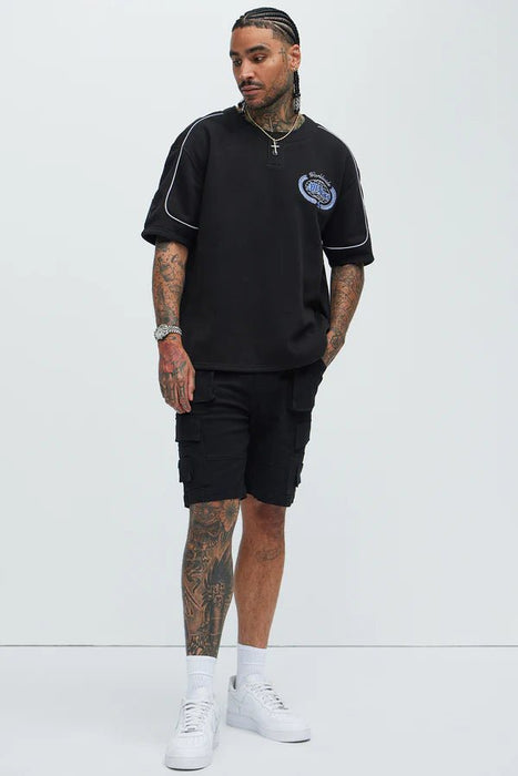 FASHIONNOVA Manga Corta Worldwide All Stars Henley - Negro - Quierox - Tienda Online