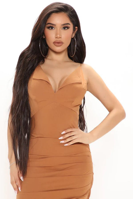 FASHIONNOVA Vestido largo Oksana - Camel - Quierox - Tienda Online