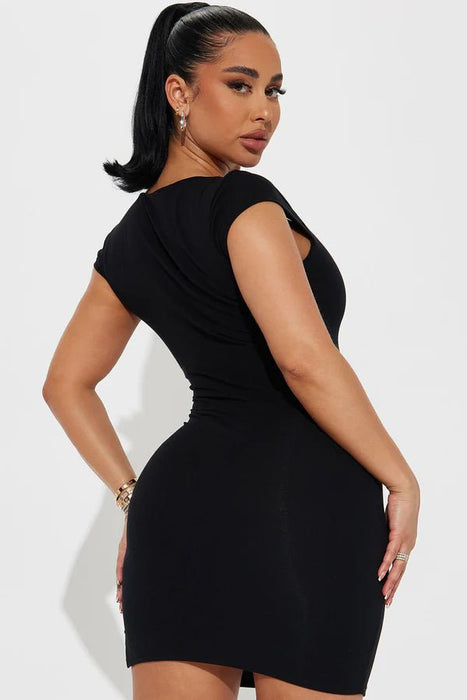 FASHIONNOVA Vestido Mini Rasgado Analisa - Negro - Quierox - Tienda Online