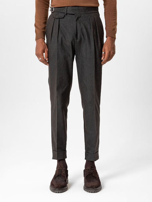 Pantalón plisado Antioch en Marrón