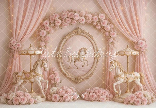 Fondo estampado floral rosa "Carousel Dreams" de Kate Birthday, diseñado por Ashley Paul - Quierox - Tienda Online