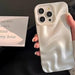 Funda trasera Pearl White Swirl para iPhone 12 diseño minimalista y moderno con efecto de ondas - Quierox - Tienda Online